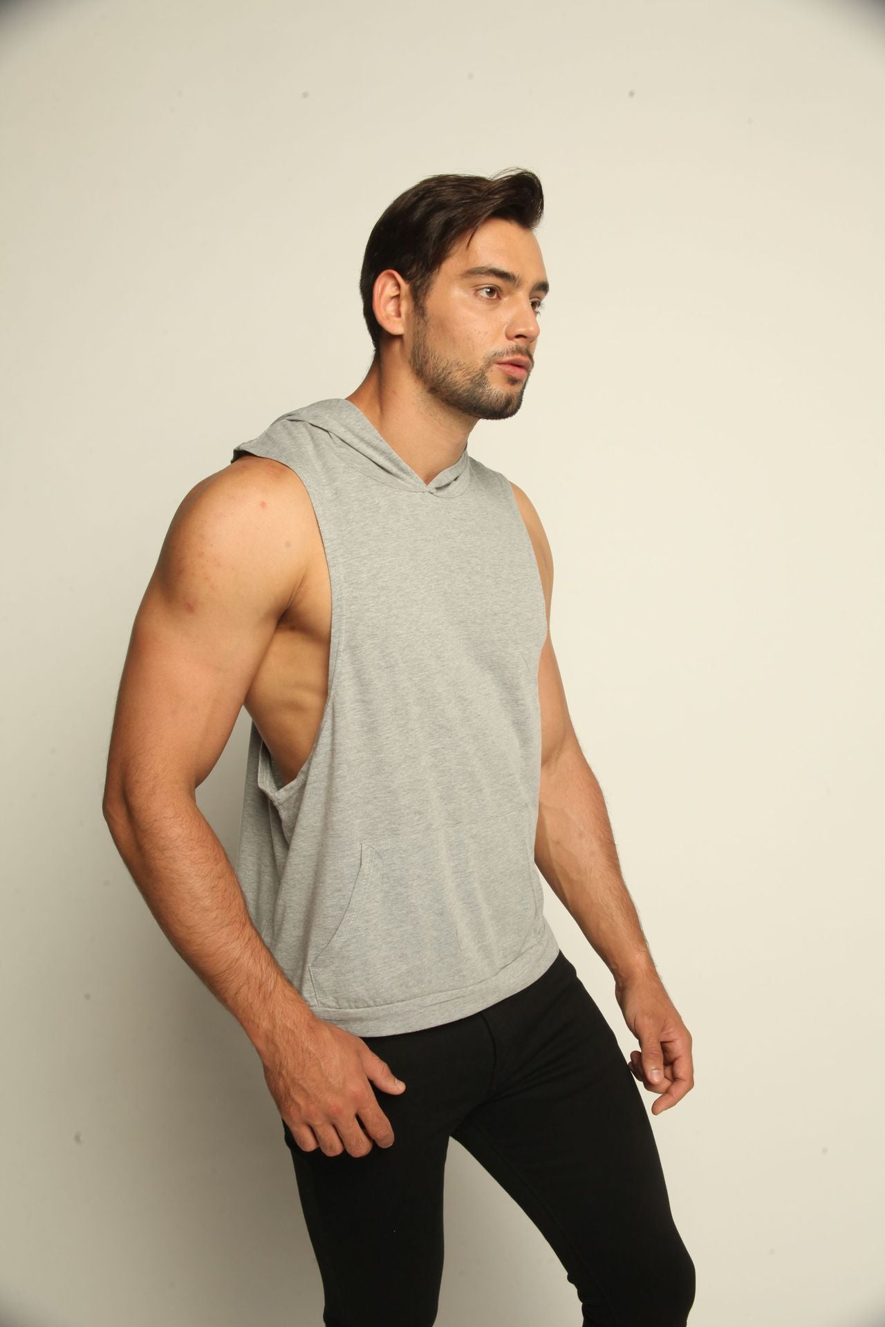 Sports style men's hooded sleeveless vest sweater