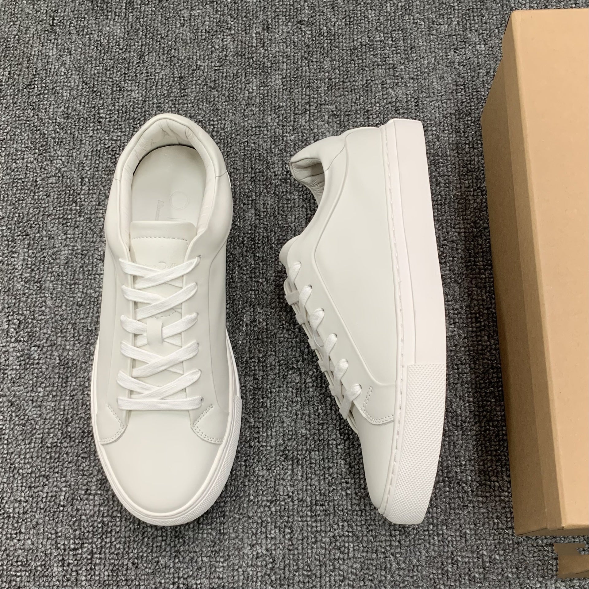 Comfortable Breathable Lace Up White Shoes All-matching Round Toe Flat Sneaker