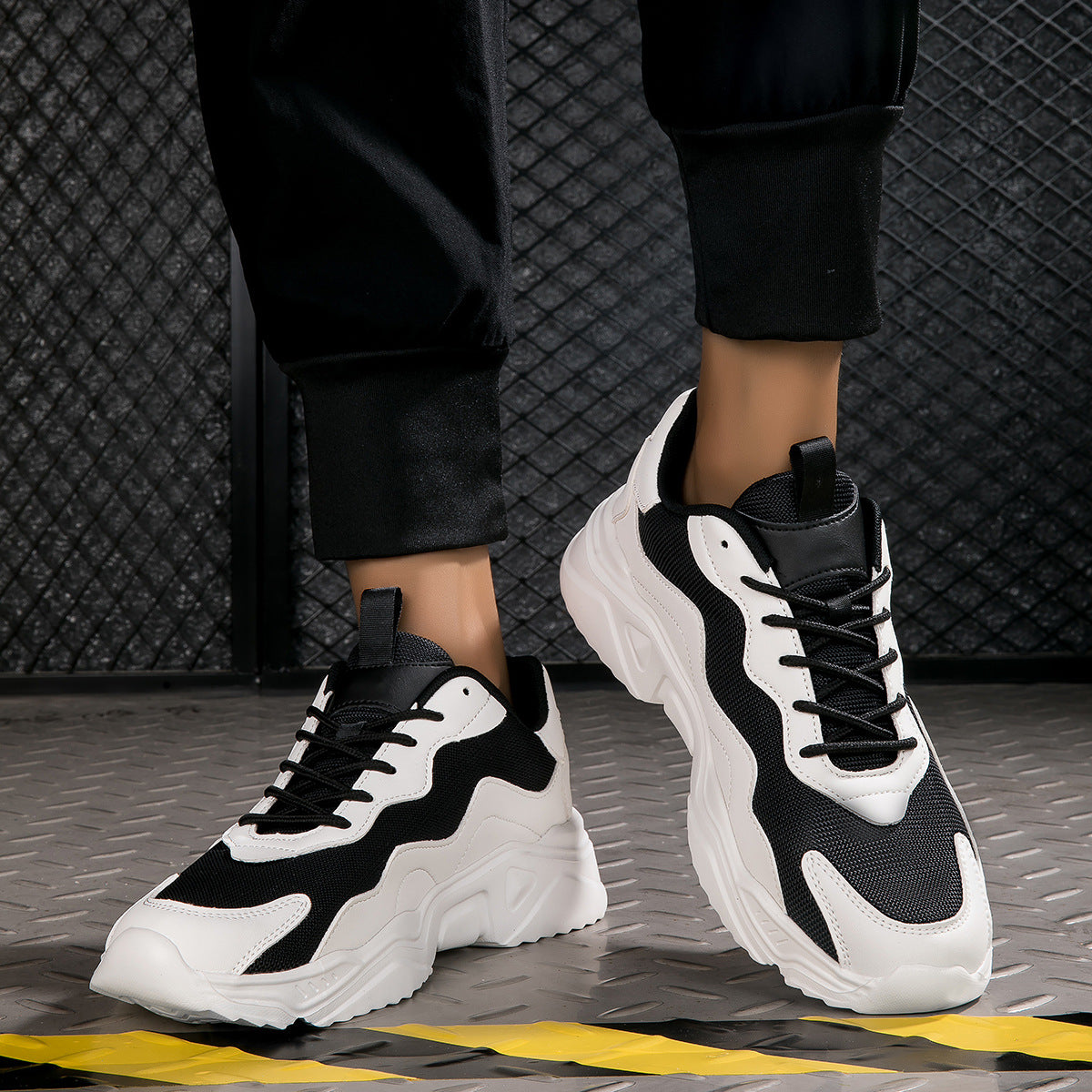 Thick-soled Shock Absorbing Lightweight Casual Sneaker
