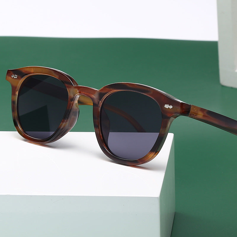 Retro Beige Nail Fashion Sunglasses